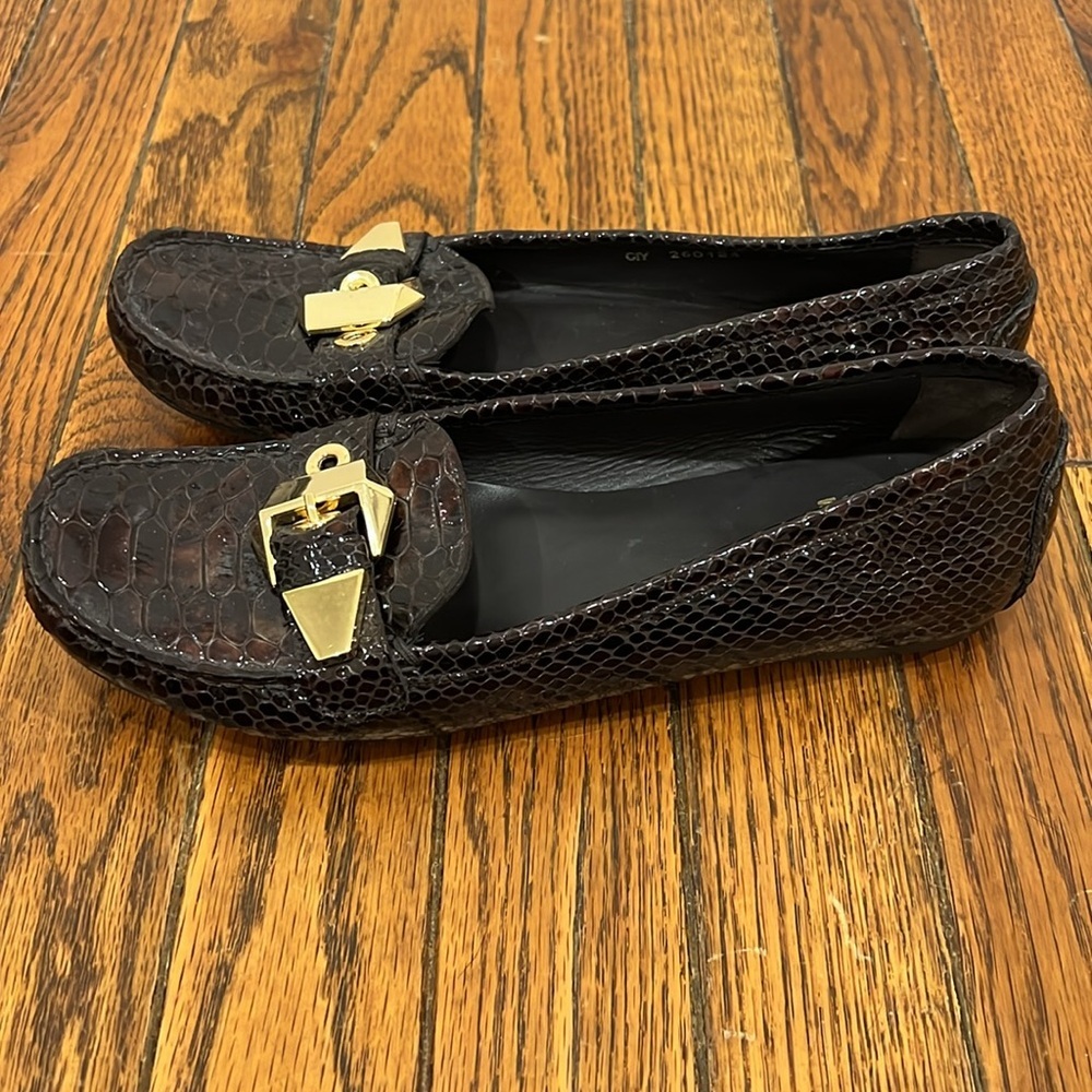 STUART WEITZMAN Crocodile Patent Leather Gold Mary Jane Buckle Loafers Size 7M - Picture 5 of 12